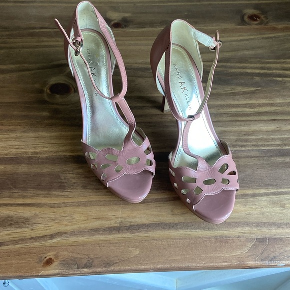 Almost New Beautiful Pink Heel shoes size 7 - Picture 1 of 4